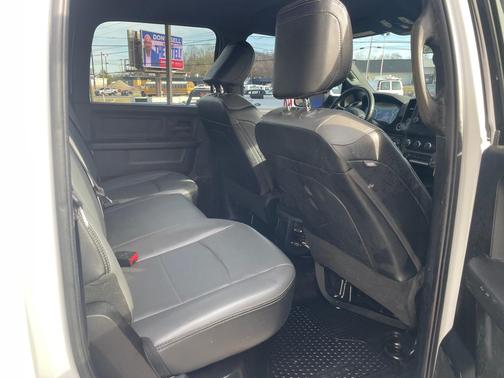 2022 RAM 2500 Tradesman Crew Cab 4x4 8' Box