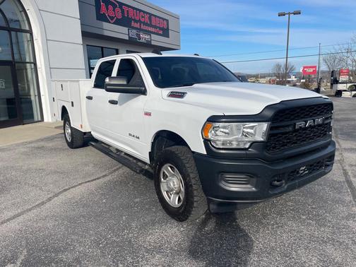 2022 RAM 2500 Tradesman Crew Cab 4x4 8' Box
