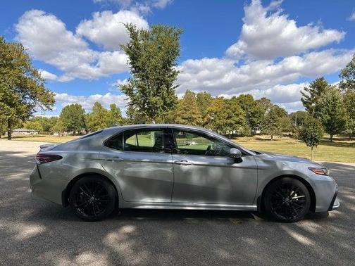 2022 Toyota Camry Hybrid XSE