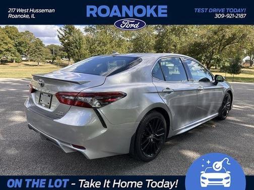 2022 Toyota Camry Hybrid XSE