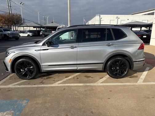 2023 Volkswagen Tiguan 2.0T SE R-Line Black