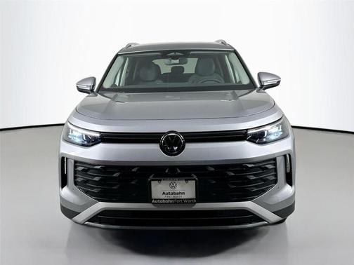 Pyrite Silver Metallic 2025 Volkswagen Tiguan 2.0T SE