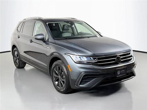 Platinum Gray Metallic 2024 Volkswagen Tiguan 2.0T SE