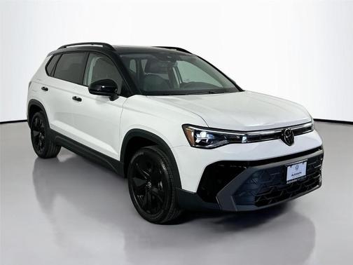 Pure White W/Black Roof 2025 Volkswagen Taos 1.5T SE Black