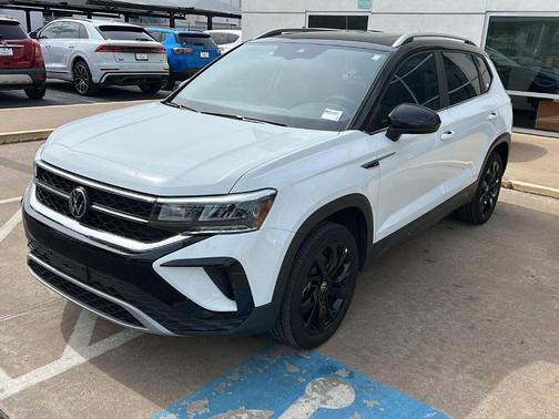 Pure White 2023 Volkswagen Taos 1.5T SE