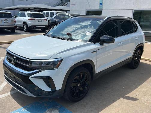 Pure White 2023 Volkswagen Taos 1.5T SE
