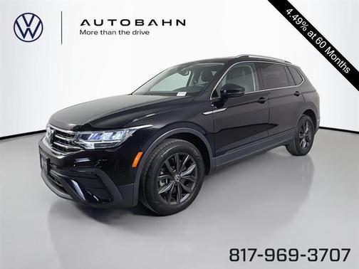 Deep Black Pearl Effect 2023 Volkswagen Tiguan 2.0T SE