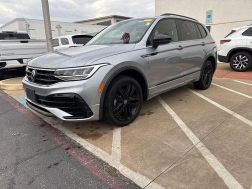 2022 Volkswagen Tiguan 2.0T SE R-Line Black