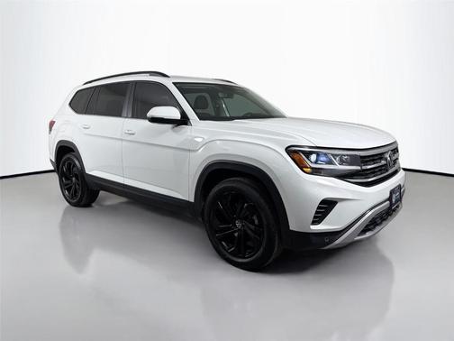 Pure White 2023 Volkswagen Atlas 2.0T SE w/ Technology
