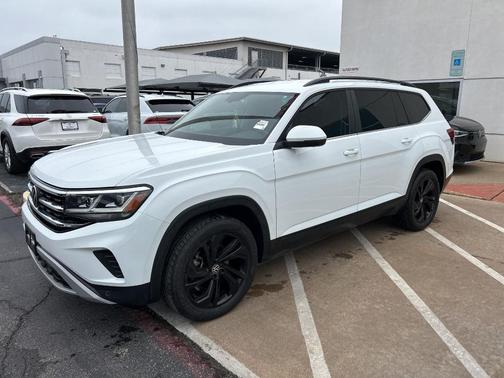 Pure White 2023 Volkswagen Atlas 2.0T SE w/ Technology
