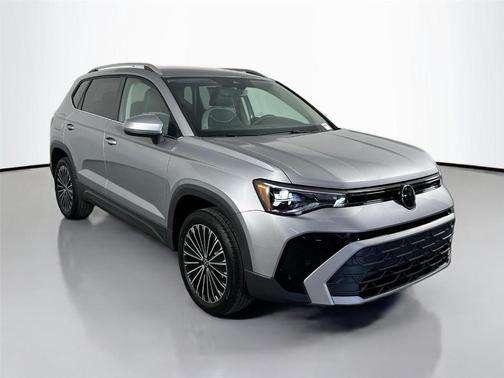 Pyrite Silver Metallic 2025 Volkswagen Taos 1.5T SE