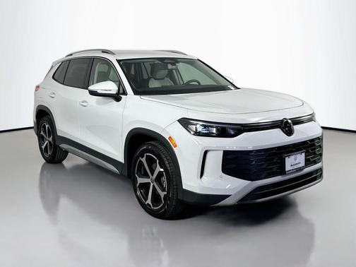 Pure White 2025 Volkswagen Tiguan 2.0T SE