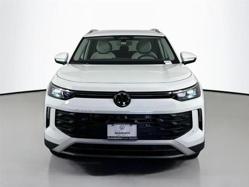 Pure White 2025 Volkswagen Tiguan 2.0T SE