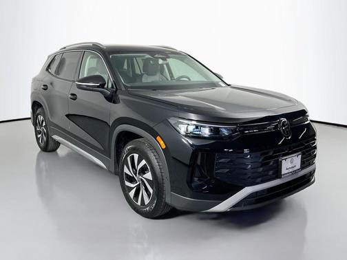 Deep Black Pearl Effect 2025 Volkswagen Tiguan 2.0T S