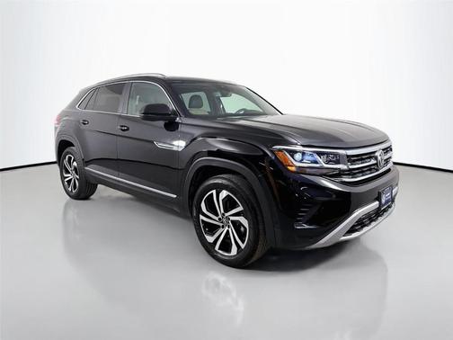 Deep Black Pearl Effect 2023 Volkswagen Atlas Cross Sport 2.0T SEL