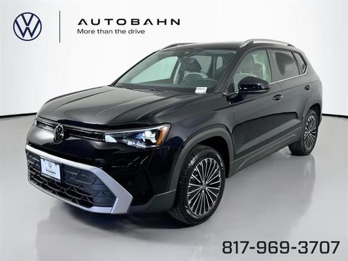 Deep Black Pearl Effect 2025 Volkswagen Taos 1.5T SE