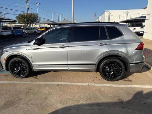 2023 Volkswagen Tiguan 2.0T SE R-Line Black