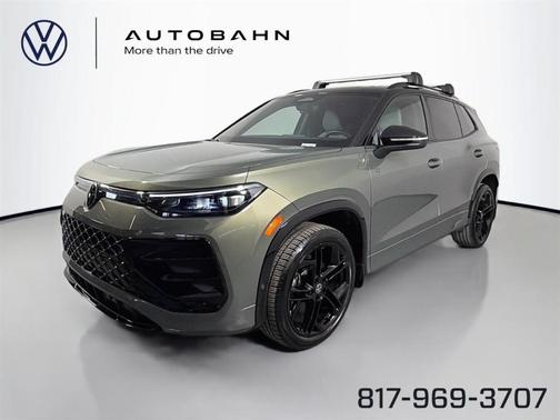 Avocado Green  W/Black Roof 2025 Volkswagen Tiguan 2.0T SE R-Line Black