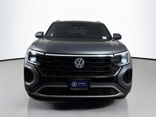 Platinum Gray Metallic 2024 Volkswagen Atlas Cross Sport 2.0T SE w/ Technology