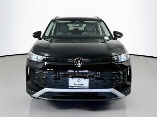 Deep Black Pearl Effect 2025 Volkswagen Tiguan 2.0T SE
