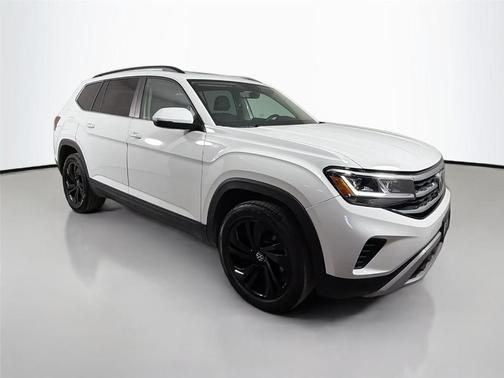 Pure White 2023 Volkswagen Atlas 2.0T SE w/ Technology