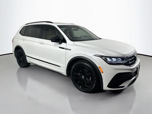 2022 Volkswagen Tiguan 2.0T SE R-Line Black