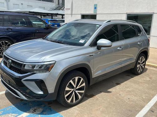 Pyrite Silver Metallic 2024 Volkswagen Taos 1.5T SE