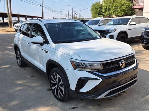 Pure White 2023 Volkswagen Taos 1.5T SE