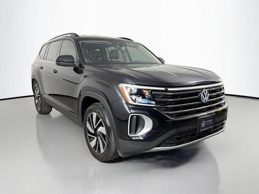 Deep Black Pearl Effect 2024 Volkswagen Atlas 2.0T SE w/ Technology
