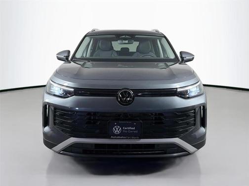 Platinum Gray Metallic 2025 Volkswagen Tiguan 2.0T SE