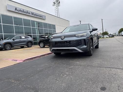 Platinum Gray Metallic 2025 Volkswagen Tiguan 2.0T SE