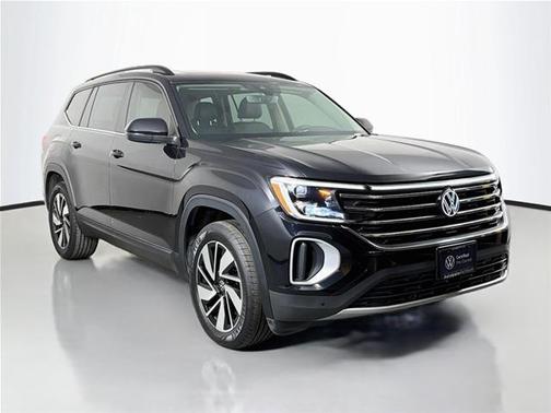 Deep Black Pearl Effect 2024 Volkswagen Atlas 2.0T SE w/ Technology