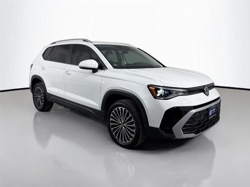 Pure White 2025 Volkswagen Taos 1.5T SE