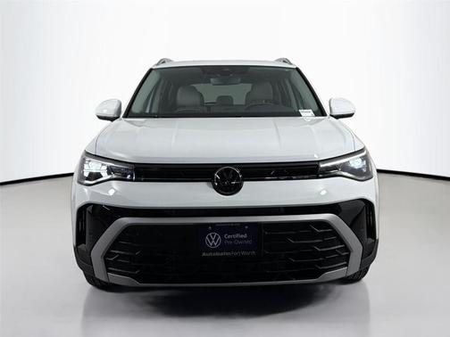 Pure White 2025 Volkswagen Taos 1.5T SE