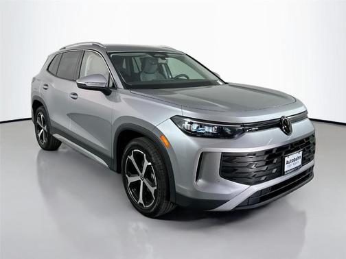 Pyrite Silver Metallic 2025 Volkswagen Tiguan 2.0T SE