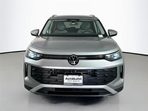 Pyrite Silver Metallic 2025 Volkswagen Tiguan 2.0T SE