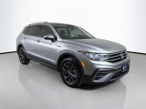 Pyrite Silver Metallic 2023 Volkswagen Tiguan 2.0T SE