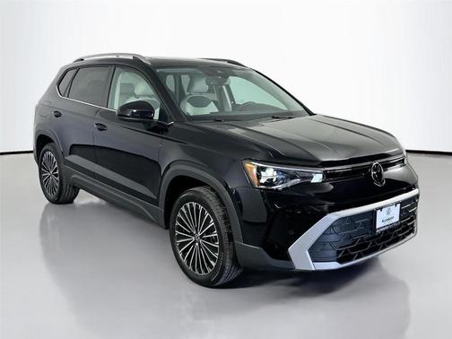 Deep Black Pearl Effect 2025 Volkswagen Taos 1.5T SE