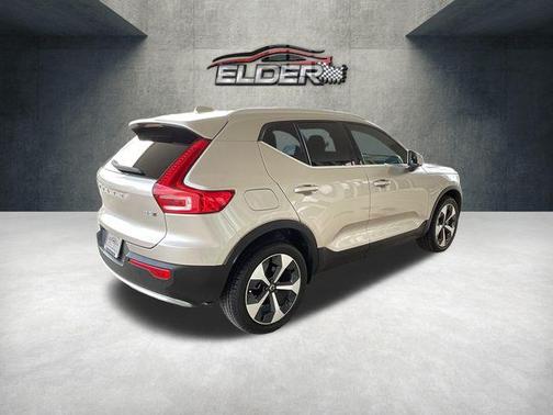 2024 Volvo XC40 B5 Plus Bright Theme