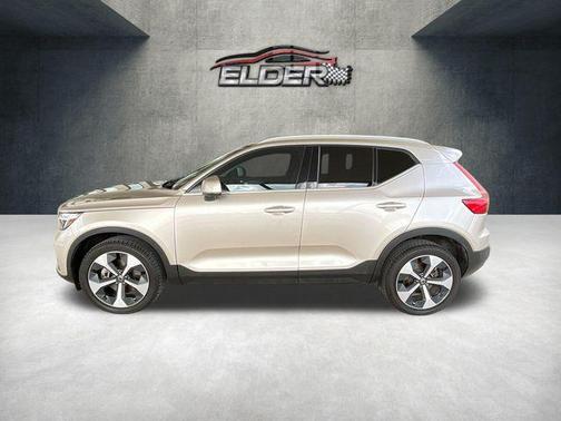 2024 Volvo XC40 B5 Plus Bright Theme