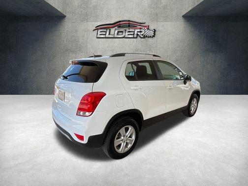 Summit White 2022 Chevrolet Trax LT