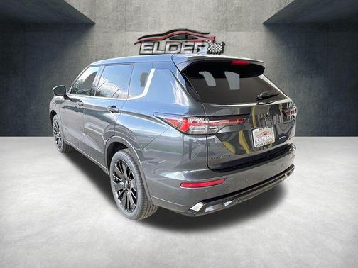 Graphite Gray 2026 Mitsubishi Outlander LE