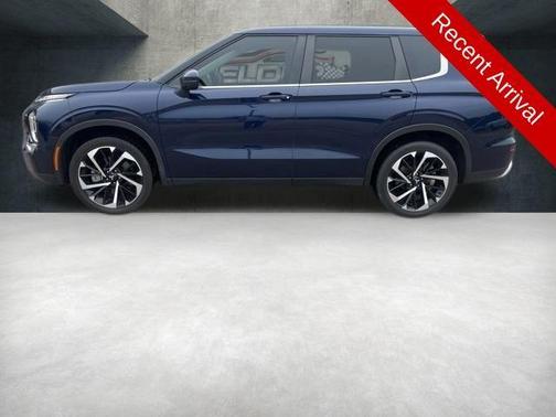Blue 2022 Mitsubishi Outlander