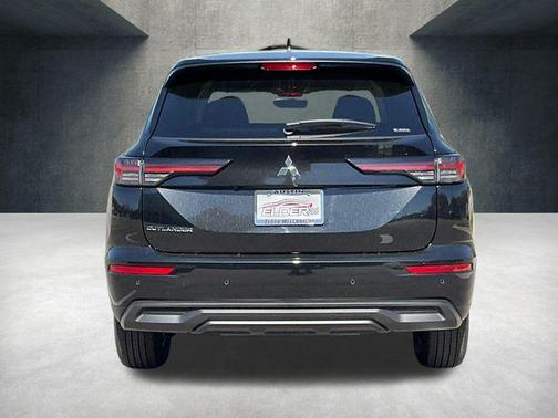 Black Diamond 2026 Mitsubishi Outlander ES