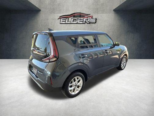 Gravity Gray 2023 Kia Soul LX