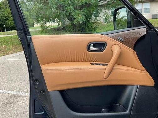 2017 INFINITI QX80 Signature Edition