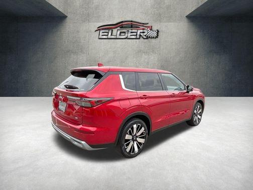 Red 2025 Mitsubishi Outlander SE