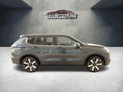 Gray 2025 Mitsubishi Outlander SE