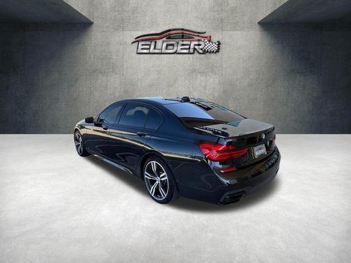 Black Sapphire Metallic 2019 BMW 740 i