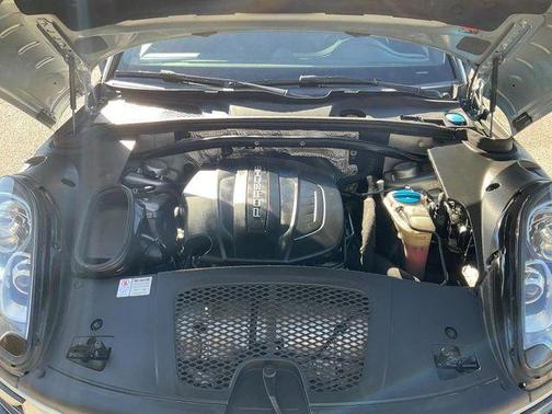 2017 Porsche Macan Base